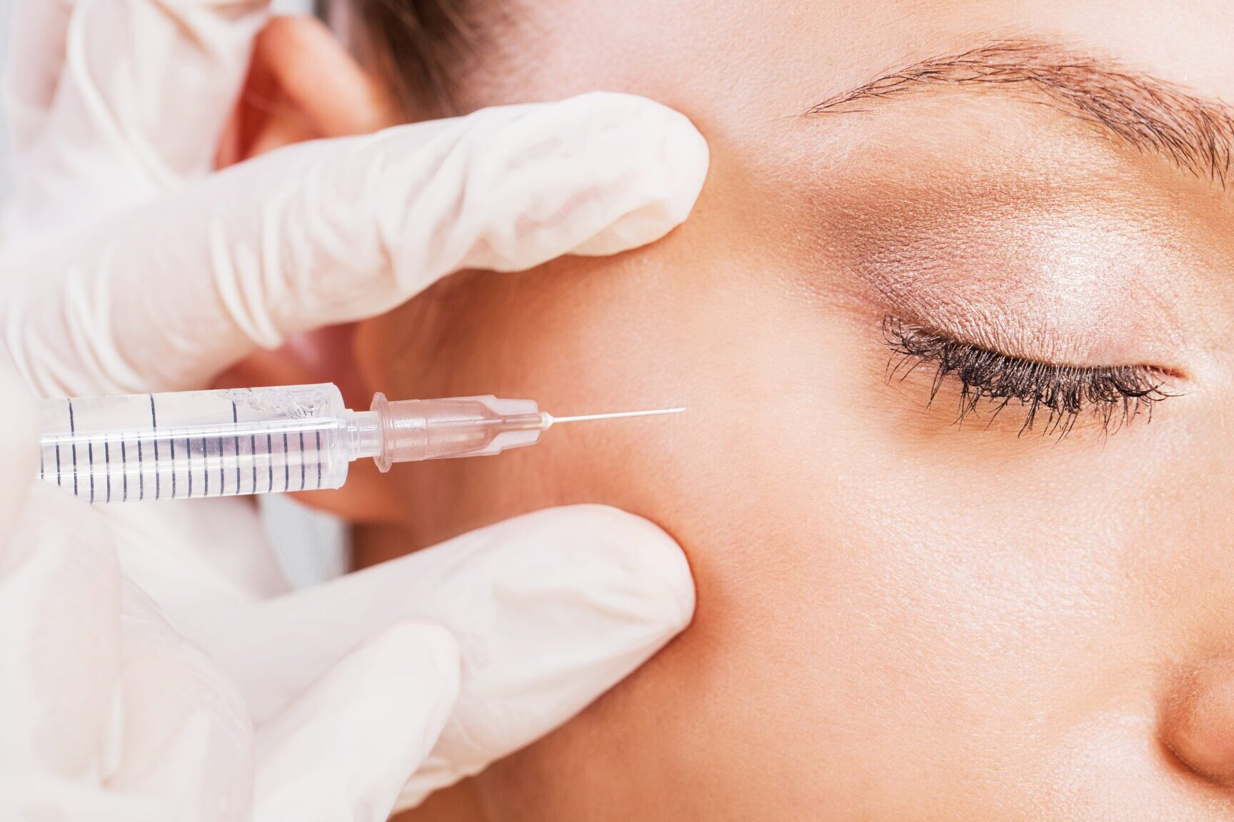 SonderBeaut woman being injected